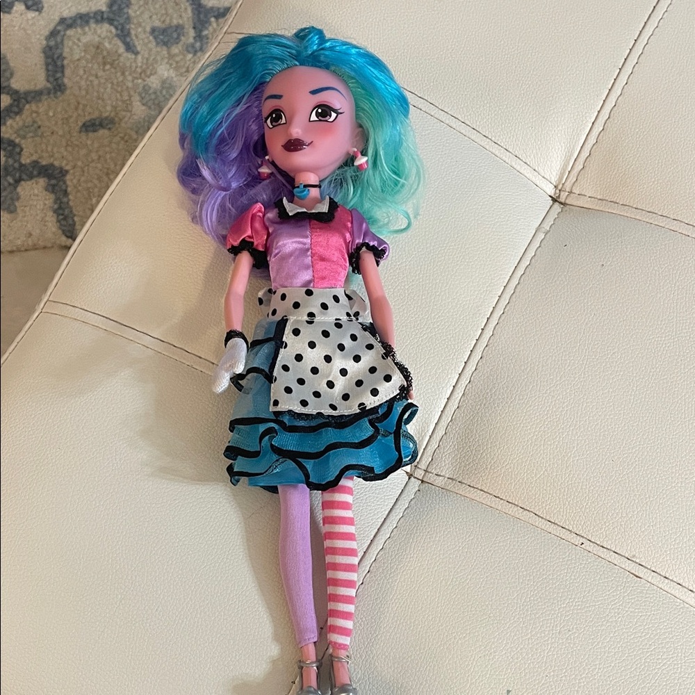 Disney Parks Exclusive Mad Hatter Doll - Picture 2 of 10